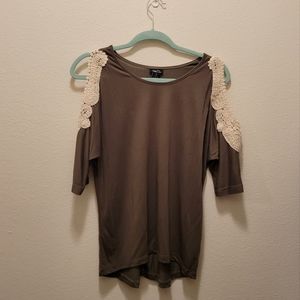 Women's Small 3/4 length shirt